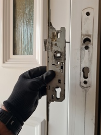 Régi GU ajtó vasalat kiszerelése és cseréje